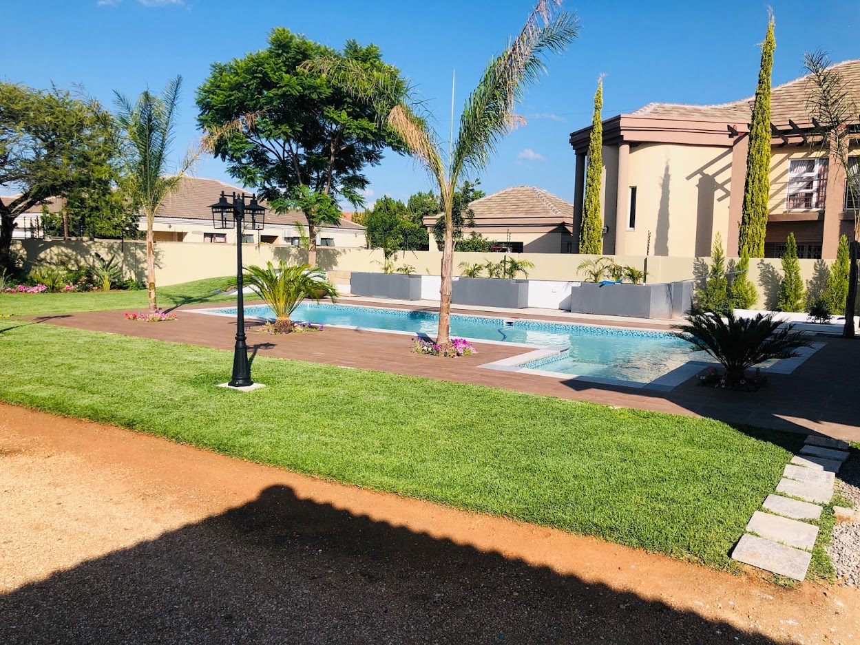 Commercial pool construction